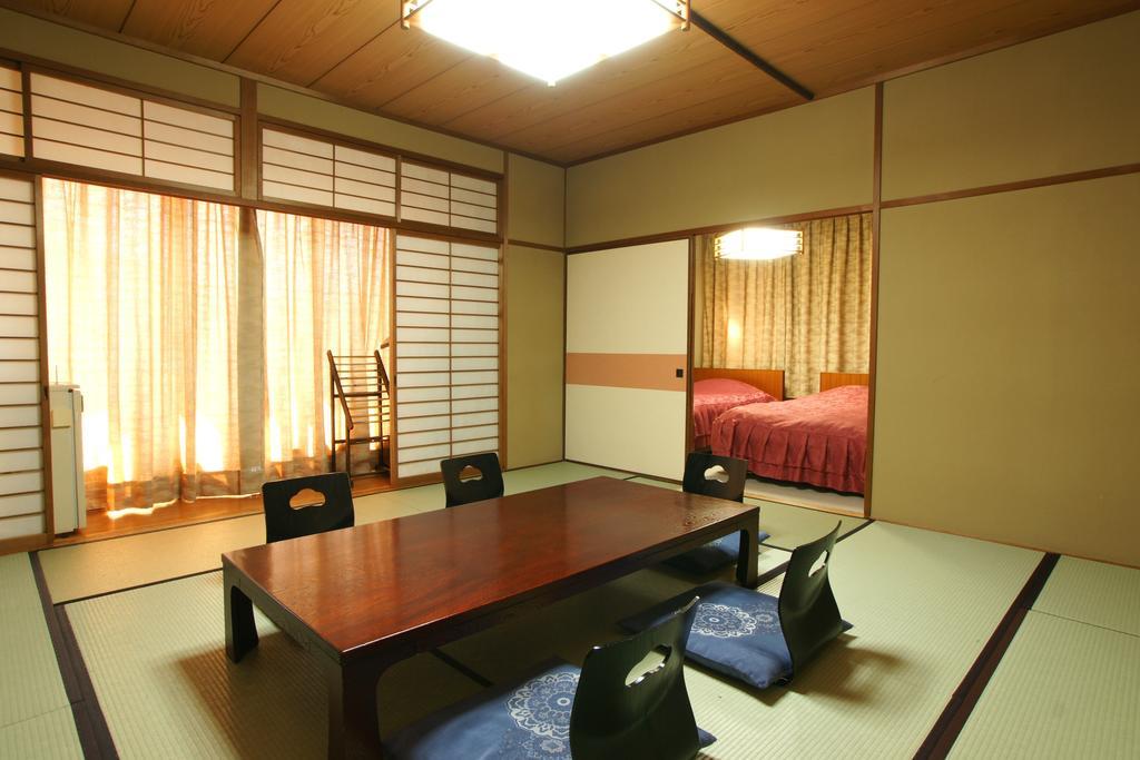 Imakuni Ryokan Takachiho Ruang foto